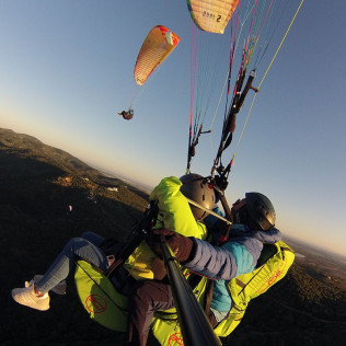 Vuelo en Parapente Biplaza con Opción a Fotos y Vídeo (Algodonales o El Bosque, Cádiz)
