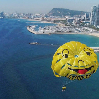 Vuelo en Parasailing en la Costa de Barcelona (Barcelona)