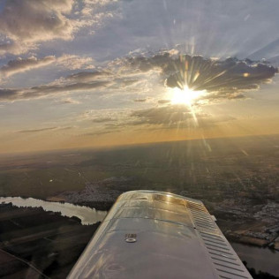 Piloto por un Día: Vuelo de Introducción en Avión para una persona (Sevilla)