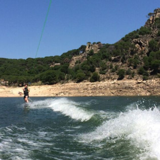 Wakesurf en el Pantano de San Juan (San Martín de Valdeiglesias, Madrid)
