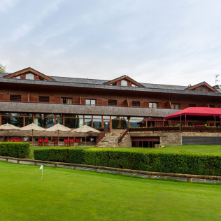 Escapada con Desayuno y Botella de Cava en Hotel Xalet del Golf 4* (Bolvir, Girona)