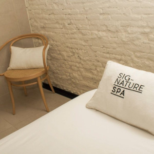 Circuito de Aguas, Love Massage y Copa de Cava para dos en Signature Spa del Hotel Yurbban Passage 4* (Barcelona)