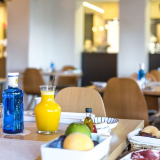 Escapada con Desayuno en Hotel Mas Lazuli 4* Sup (Pau, Girona)