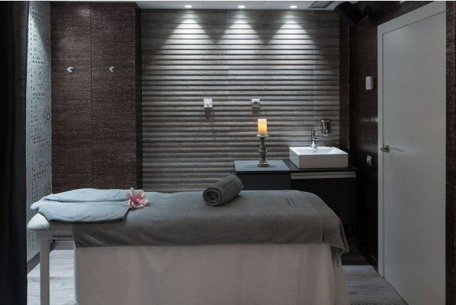 Circuito Spa, Masaje y Cena para dos en Hotel Catalonia Plaza Catalunya 4* (Barcelona)