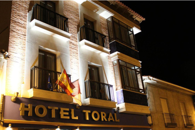 Escapada de 2 Noches con Desayuno en Hotel Ecológico Toral (Santa Cruz de Mudela, Ciudad Real)