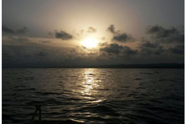 Puesta de Sol y Noche Romántica en Velero con Cena y Cava para dos (Vilanova i la Geltrú, Barcelona)