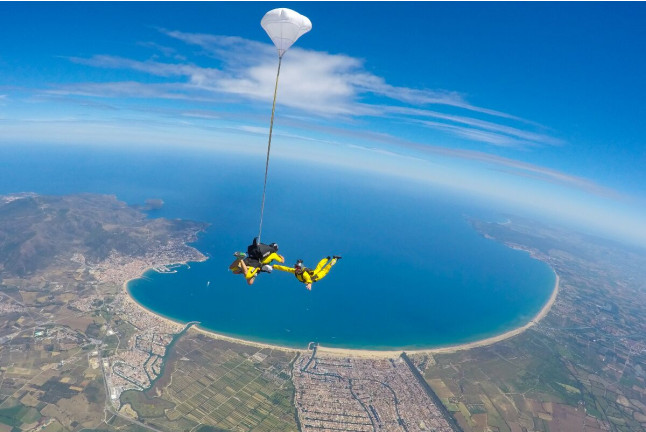 Salto en Paracaídas desde 4000 metros con Fotos o Vídeo (Empuriabrava, Girona) - TANDEM SILVER