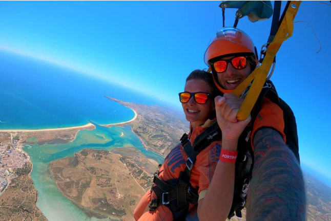 Salto Tándem en Paracaídas desde 4600 metros (Montes de Alvor, Portugal)