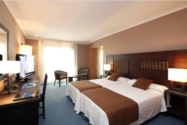 Escapada con Desayuno en Hotel Congreso 4* y Visita a Casa Nordés (A Coruña)