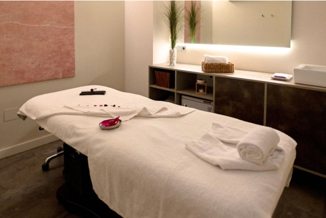 Acceso a Piscina Relax, Masaje Aromático y Desayuno Gourmet en Hotel Hospes Amerigo 5* (Alicante)