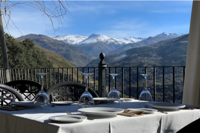Comida o Cena para dos en Restaurante Abrasador Las Lomas (Güéjar Sierra, Granada)