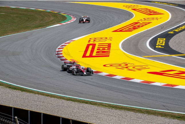 F1 Driving Experience - WARM UP: Conducir Formula Renault, Fórmula 1 y Comida en Trazado Gran Premio (Barcelona)