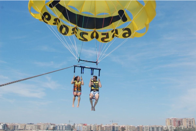 Parasailing (Torrevieja, Alicante)