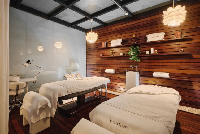 Circuito Spa y Masaje con Copa de Cava para dos en Hotel Hospes Palau de la Mar 5* (Valencia)