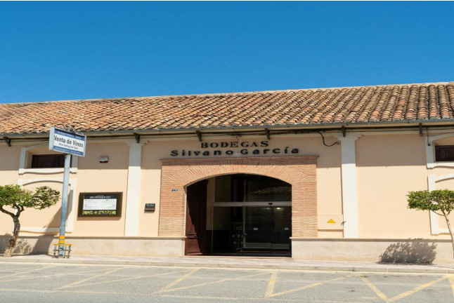 Visita a Bodegas Silvano García con Cata de Vinos y Aperitivo para dos (Jumilla, Murcia)