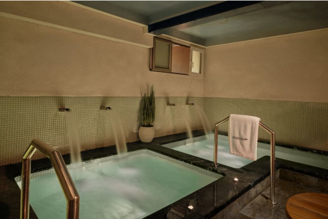 Relájese y Disfrute: Termas Romanas, Masaje Oriental y Comida o Cena en Hospes Palacio del Bailío 5* (Córdoba)