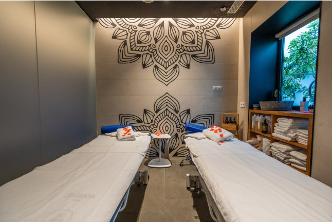 Circuito Spa, Masaje, Baño Aromático con Pétalos y Cena para dos en Shama Spa del Neptuno Hotel & Spa 4*S (Calella, Barcelona)