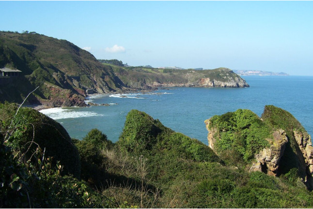 Escapada de 2 Noches en Habitación Superior con Bañera de Hidromasaje en Hotel El Carmen 3* (Perlora, Asturias)