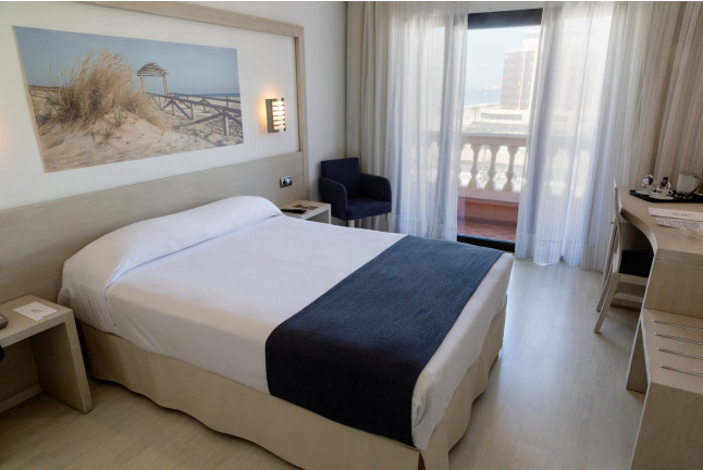 Escapada 2 noches con Spa en Hotel Cádiz Plaza 4* (Cádiz)