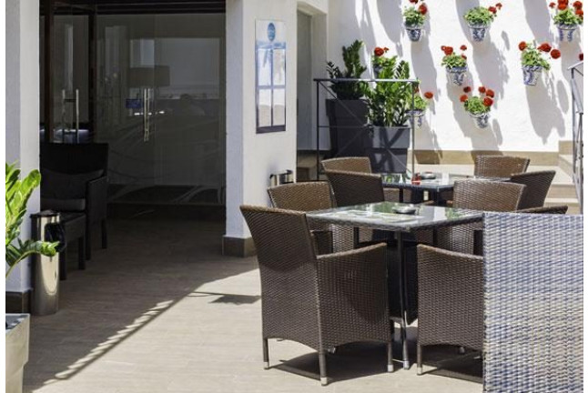 Escapada de 2 noches con Bañera Hidromasaje en Hotel Neptuno 3* (Calella, Barcelona)