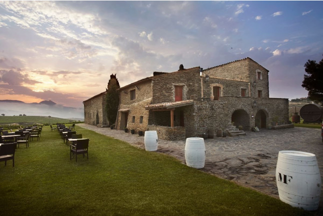Escapada a Mas Perafita con Visita a Bodega y Cata en Celler Martín Faixó (Girona)