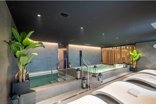 Circuito Spa, Masaje, Baño Aromático con Pétalos y Cena para dos en Shama Spa del Neptuno Hotel & Spa 4*S (Calella, Barcelona)