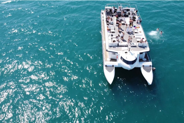 Excursión en Catamarán con Baño y Comida (Valencia)