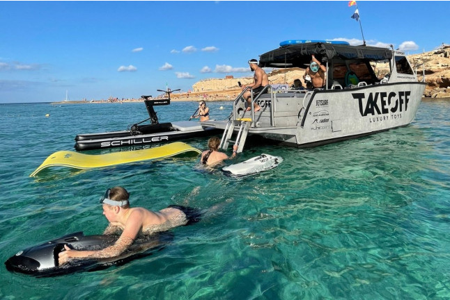 Tour en Barco con Juguetes Acuáticos de Lujo (Portmany, Ibiza)