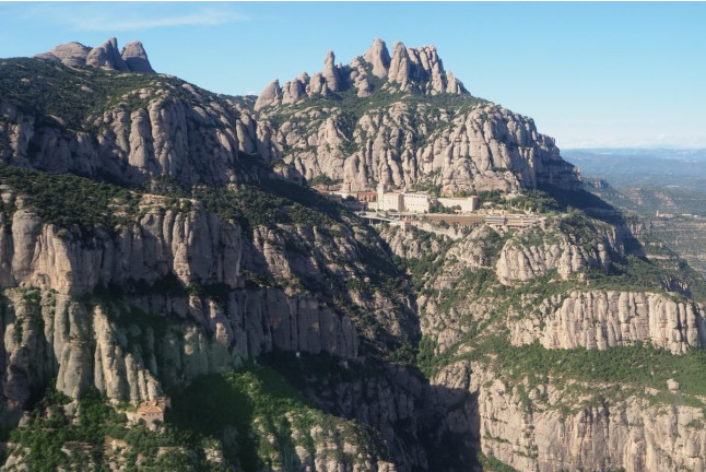 Tour en Helicóptero por Montserrat (Barcelona)