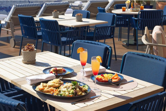 Brunch para dos con Vistas al Mar en el Hotel H10 Port Vell 4* (Barcelona)