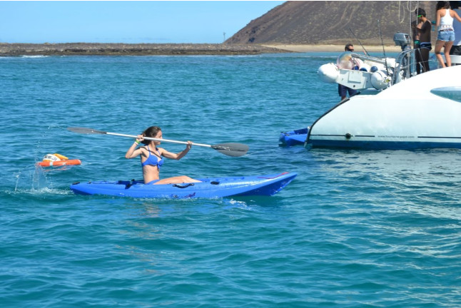 Oby Catamarán: Excursión con Comida, Bebidas, Stand Up Paddle, Kayak y Snorkel (Fuerteventura, Las Palmas)