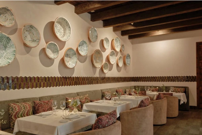 Relájese y Disfrute: Termas Romanas, Masaje Oriental y Comida o Cena en Hospes Palacio del Bailío 5* (Córdoba)