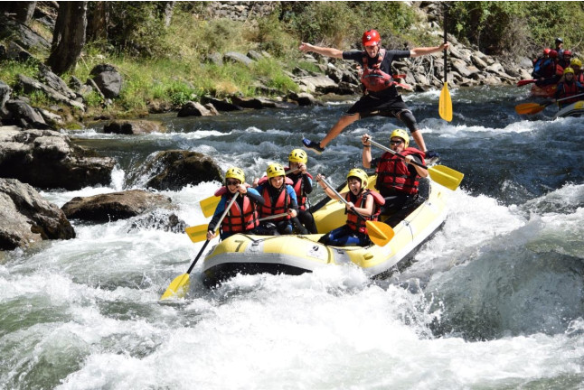 Escapada de Aventura con Rafting y Actividad a Elegir en Hotel Florido (Sort, Lleida)