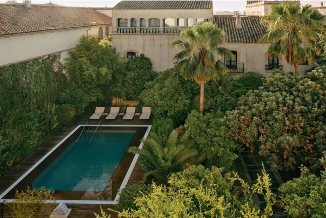 Relájese y Disfrute: Termas Romanas, Masaje Oriental y Comida o Cena en Hospes Palacio del Bailío 5* (Córdoba)