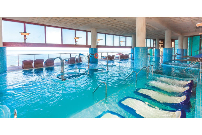 Piscina Puesta en Forma, Masaje al Aire Libre, Cava y Fruta con Chocolate para dos en Thalasso Gloria Amadores (Amadores, Gran Canaria)
