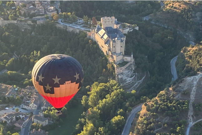 Vuelo en Globo con Fotos, Vídeo y Menú con Cochinillo (Segovia)