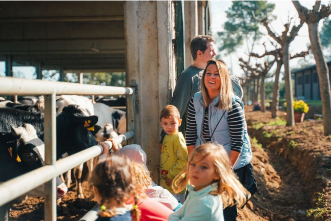 Experiència #Aprop: Visita a Llet Nostra con Degustación de Leche (Monells, Girona)