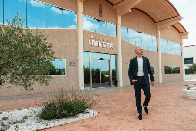 Visita y Cata de Vinos en Bodega Andrés Iniesta para dos (Fuentealbilla, Albacete)