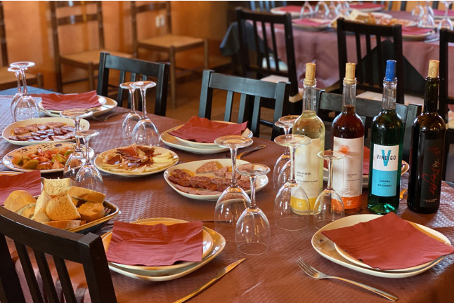 Visita a Bodegas Perfer con Cata de Vinos y Comida para dos (Uleila del Campo, Almería)