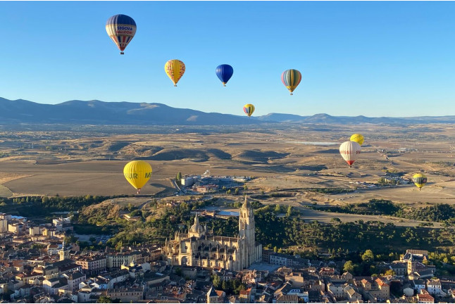 Vuelo en Globo con Fotos, Vídeo y Menú con Cochinillo (Segovia)