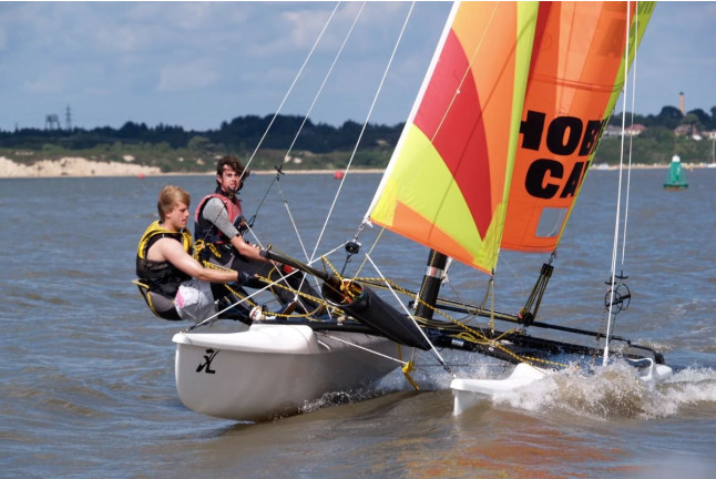 Bautismo o Excursión en Catamarán para dos (Girona)