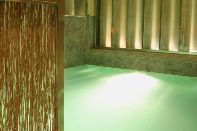 Circuito Spa, Masaje y Menú Degustación con Maridaje para dos en Hotel Villa Oniria 4* (Granada)