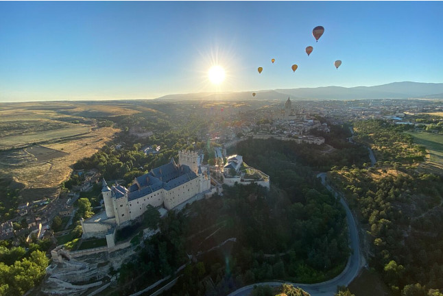 Vuelo en Globo con Fotos, Vídeo y Menú con Cochinillo (Segovia)