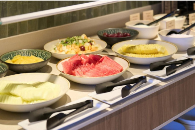 Zona Wellness y Desayuno en Catalonia Plaza España 4* (Madrid)