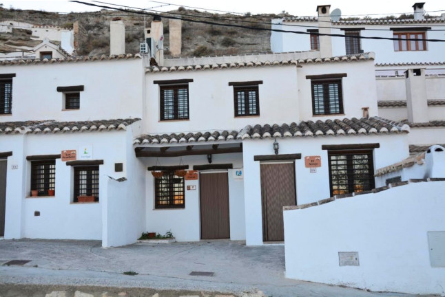 Escapada con Cena en Casas Cueva El Mirador de Galera con Visita a Museo y Yacimientos Arqueológicos (Galera, Granada)