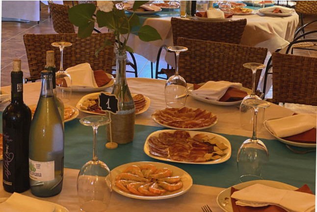 Visita a Bodegas Perfer con Cata de Vinos y Aperitivo para dos (Uleila del Campo, Almería)