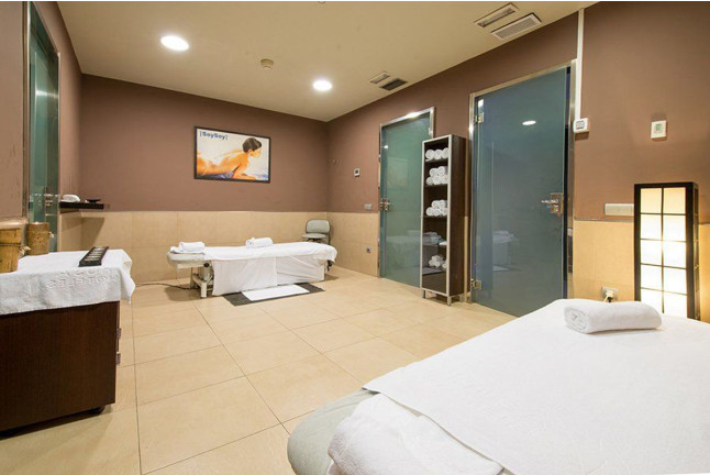 Circuito Spa y Masaje para dos en Hotel Barcelona Golf Resort 4*Sup (Sant Esteve Sesrovires, Barcelona)