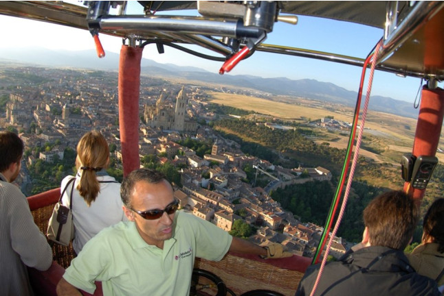 Vuelo en Globo con Cava, Almuerzo, Fotos y Vídeo HD (Segovia)