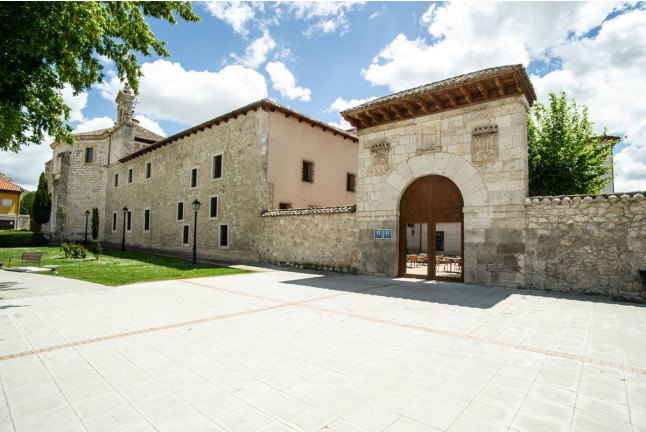 Circuito Termal en AZZ Peñafiel Las Claras Hotel & Spa 4* y  Visita a Bodegas Protos con Cata de 3 Vinos y Aperitivo para dos (Peñafiel, Valladolid)