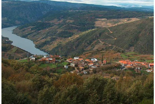 Fin de Semana Romántico con Excursión en Catamarán (Ourense)